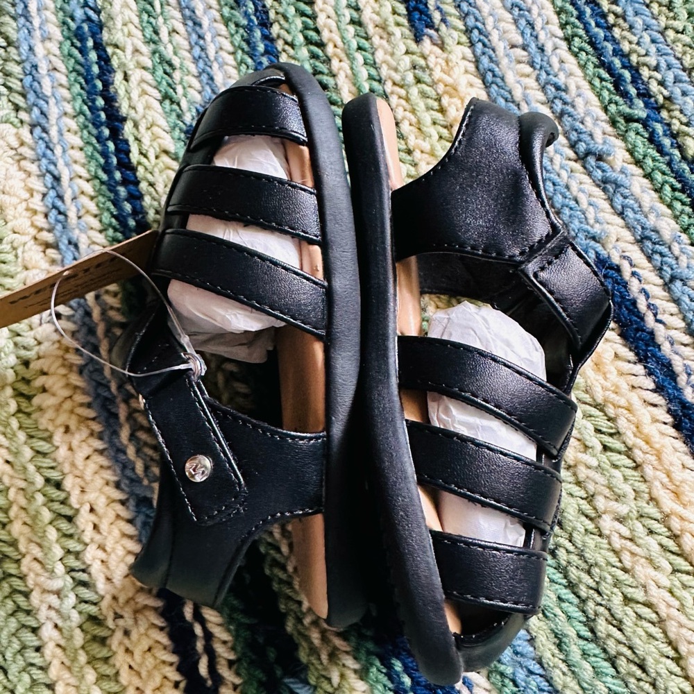 Classic Black Leather Sandals with Cushioned Footbed - Picture 4 of 6